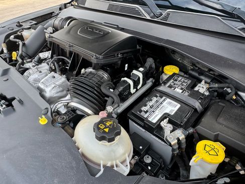 Used 2023 Jeep Compass Latitude image 31