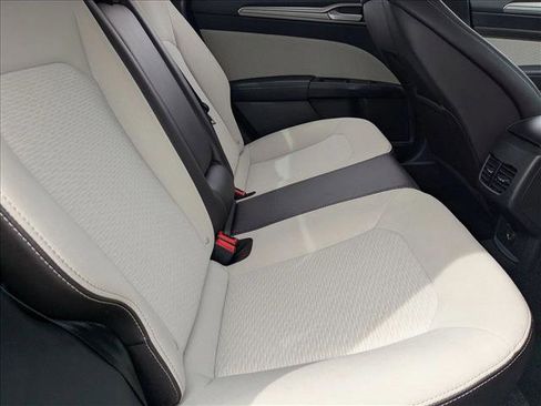 Used 2019 Ford Fusion SE w/ Equipment Group 151A FWD image 19