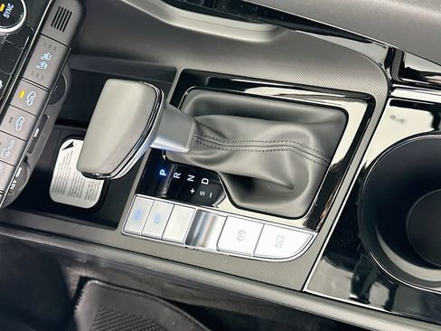 New 2026 Hyundai Elantra Limited FWD image 15