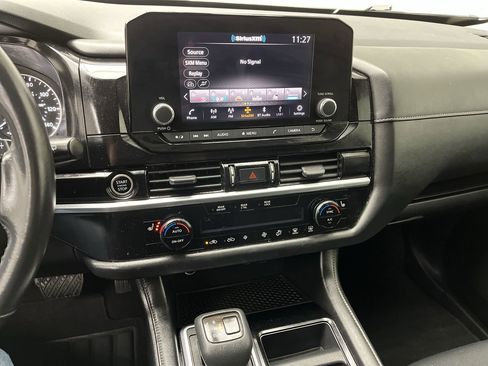Used 2023 Nissan Pathfinder SV image 17