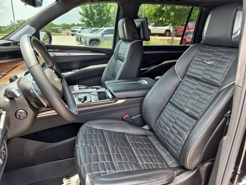 Used 2025 Cadillac Escalade ESV Sport Platinum w/ LPO, ONYX Package AWD/4WD image 20