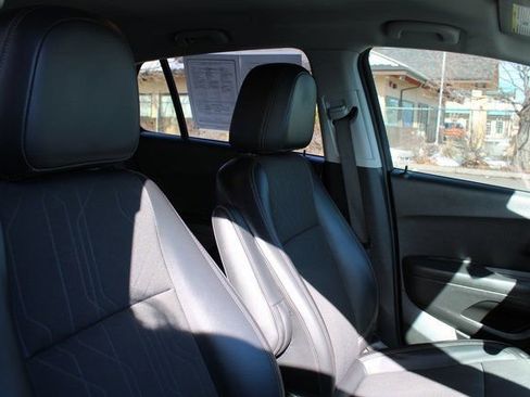 Used 2022 Chevrolet Trax LT w/ LT Convenience Package FWD image 19
