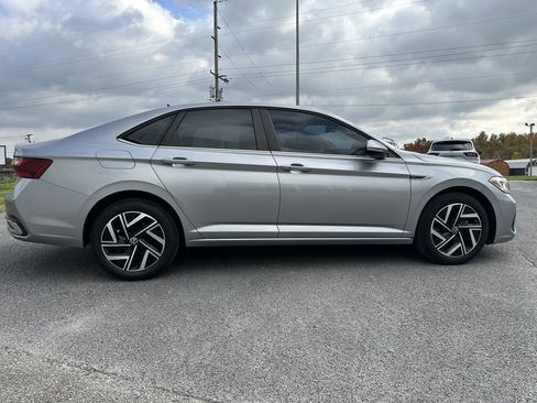 Used 2022 Volkswagen Jetta SEL image 3