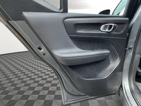 Used 2019 Volvo XC40 T5 Momentum AWD/4WD image 16