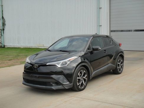 Used 2018 Toyota C-HR XLE image 1