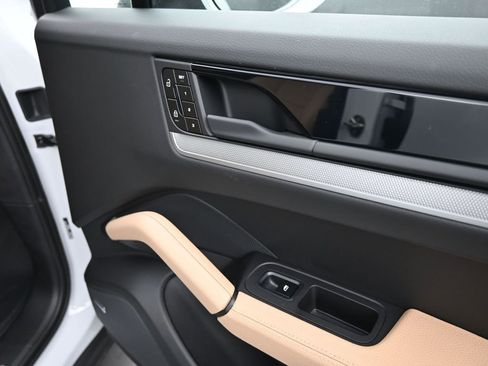 New 2025 Porsche Cayenne Coupe image 12