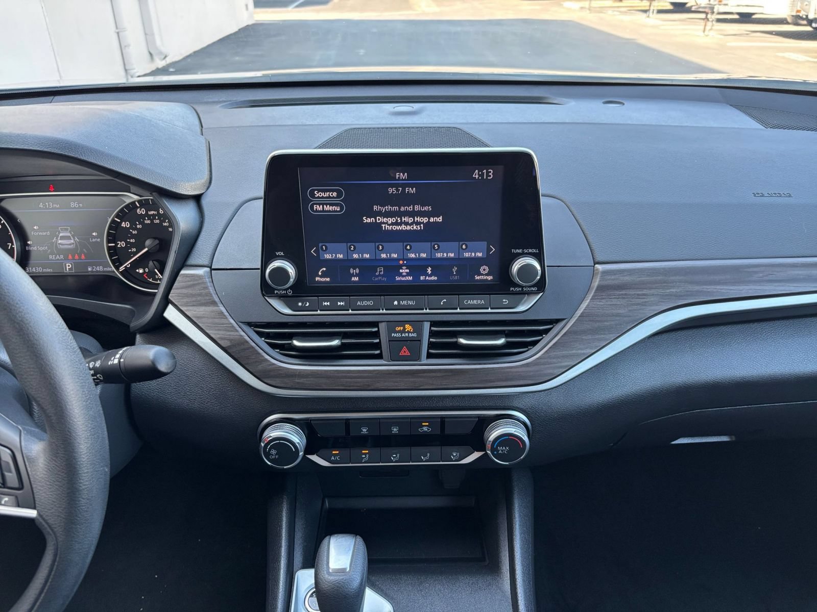 Used 2025 Nissan Altima 2.5 SV FWD image 16