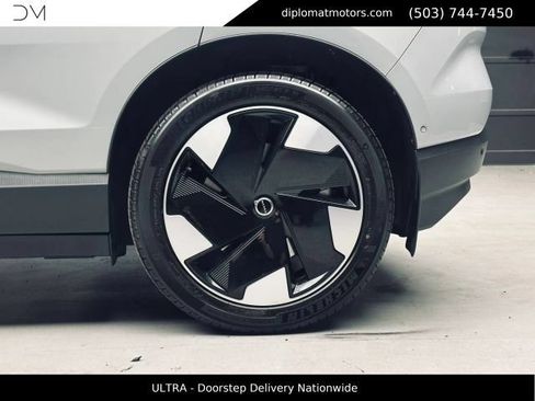 Used 2025 Volvo EX30 Ultra AWD/4WD image 38