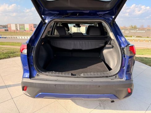 Used 2022 Toyota Corolla Cross XLE w/ Convenience Package image 26