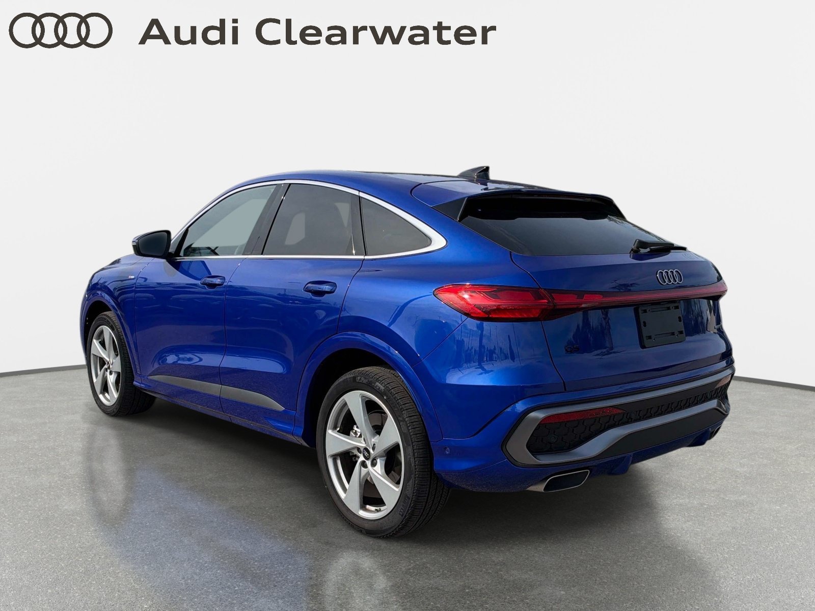 Used 2025 Audi Q5 Prestige AWD/4WD image 2