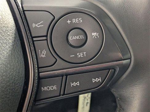 Used 2023 Toyota Camry SE image 16