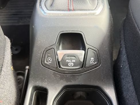 Used 2023 Jeep Renegade Trailhawk AWD/4WD image 32