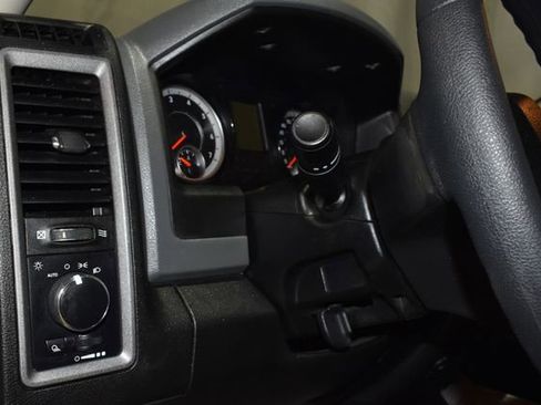 Used 2018 RAM 2500 Tradesman w/ Chrome Appearance Group image 29