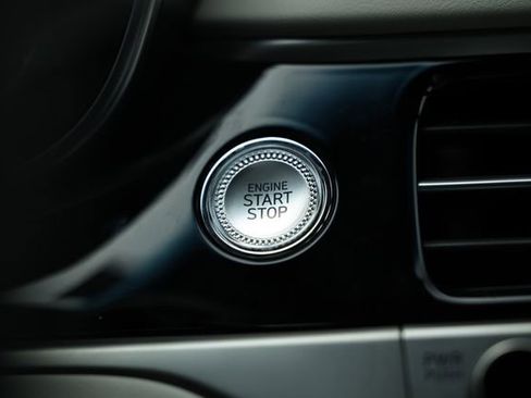 Certified 2025 Genesis G70 2.5T image 34