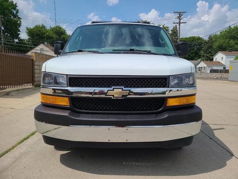 Used 2018 Chevrolet Express 2500 Extended image 8