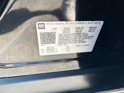Used 2024 GMC Terrain SLT AWD/4WD image 16