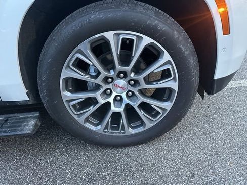 New 2025 GMC Yukon XL Denali w/ Denali Reserve Package image 32