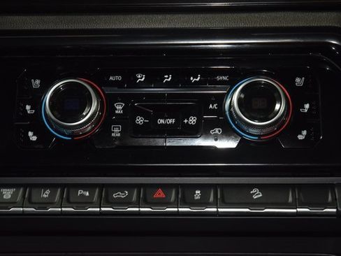 Used 2024 GMC Sierra 2500 AT4 w/ AT4 Premium Plus Package image 32