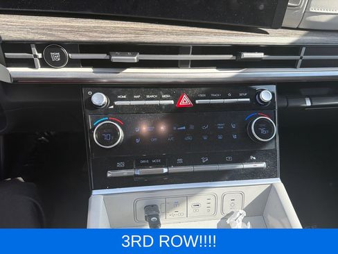 Used 2025 Hyundai Santa Fe Limited AWD/4WD image 5