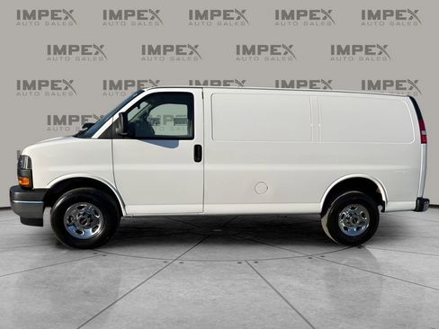 Used 2023 GMC Savana 2500 image 2