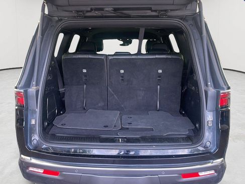 Used 2022 Jeep Wagoneer Series II AWD/4WD image 7