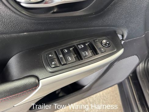 Used 2018 Jeep Cherokee Trailhawk w/ Cold Weather Group AWD/4WD image 11