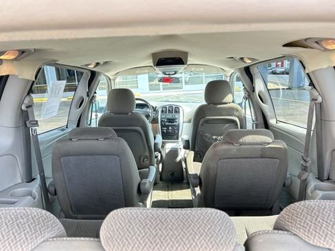 Used 2006 Chrysler Town & Country Touring image 12