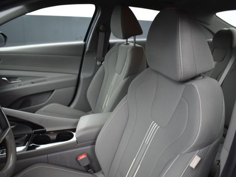 Used 2022 Hyundai Elantra SEL w/ Convenience Package image 14