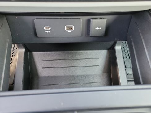 Used 2020 Land Rover Defender 110 First Edition image 13