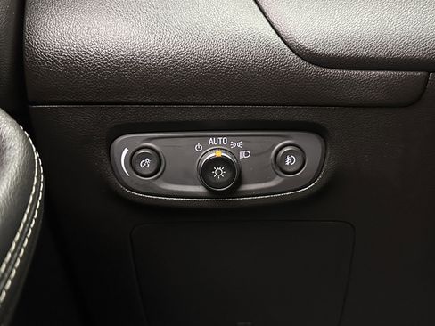 Used 2020 Buick Encore GX Select image 24