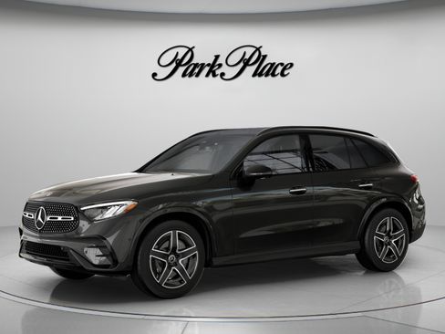 Used 2026 Mercedes-Benz GLC 300 image 2