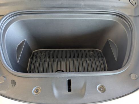 Used 2021 Tesla Model Y Long Range image 23