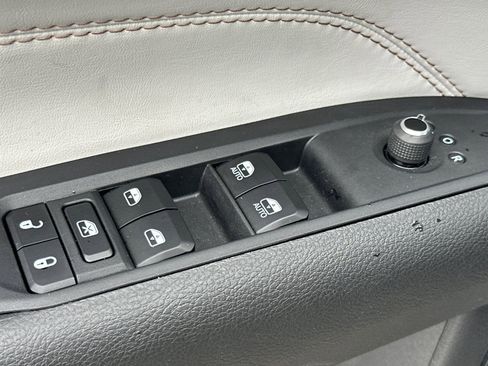 Used 2025 Jeep Compass Limited image 13