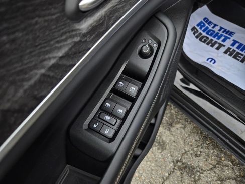 Used 2025 Jeep Grand Cherokee L Limited AWD/4WD image 13