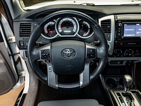 Used 2015 Toyota Tacoma 4x4 Access Cab V6 w/ TRD Off-Road Package image 13