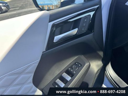 Used 2023 Mitsubishi Outlander SEL AWD/4WD image 17