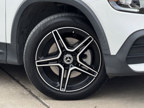 Used 2023 Mercedes-Benz GLB 250 image 3