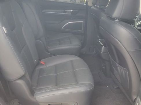 Used 2023 Kia Telluride EX w/ EX Captain's Chair Package image 12