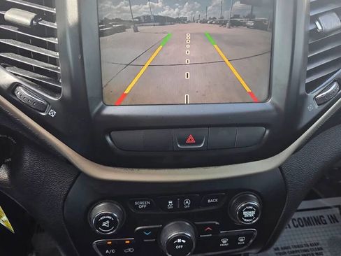 Used 2015 Jeep Cherokee Latitude image 11