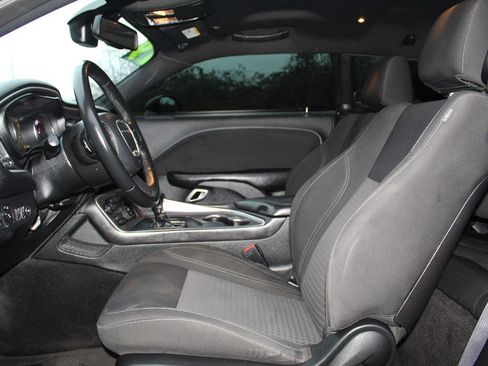 Used 2019 Dodge Challenger SXT image 11