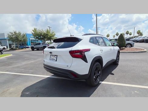 New 2026 Chevrolet Trax LT w/ Driver Confidence Package FWD image 18