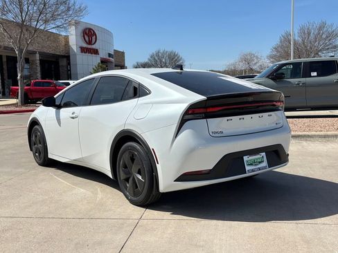 New 2026 Toyota Prius LE image 3