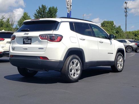 Used 2024 Jeep Compass Latitude AWD/4WD image 5