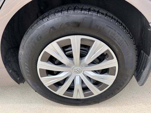 Used 2023 Toyota Camry LE image 34