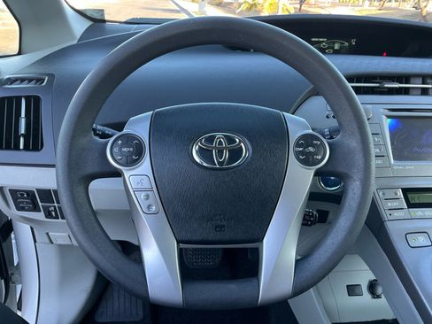 Used 2015 Toyota Prius Three image 9