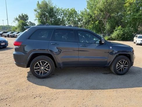 Used 2017 Jeep Grand Cherokee Trailhawk w/ Trailhawk Luxury Group AWD/4WD image 6