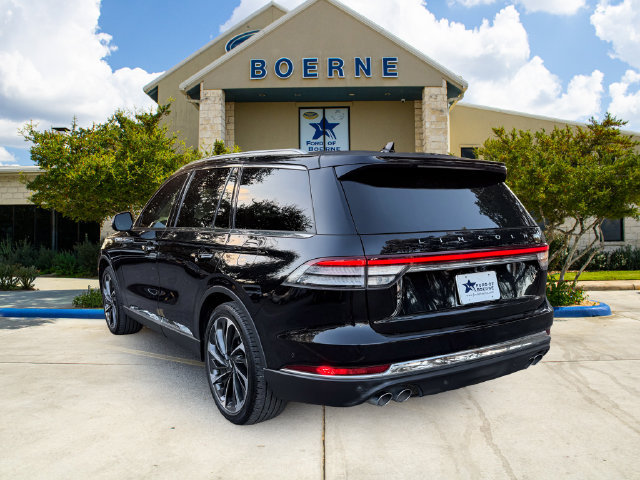 Used 2023 Lincoln Aviator Reserve w/ Equipment Group 201A RWD image 3