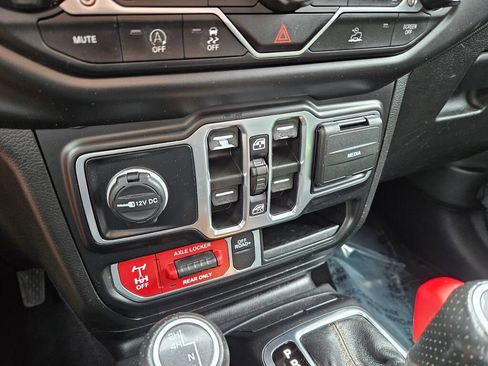 Used 2022 Jeep Gladiator Mojave w/ LED Lighting Group AWD/4WD image 25
