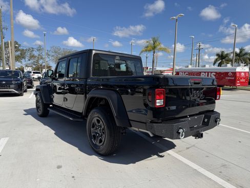 Used 2023 Jeep Gladiator Sport image 4