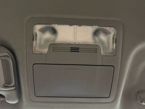 Used 2017 Toyota Camry SE image 37